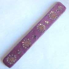 Stojan na vonné tyčinky - fialový zdobený karma